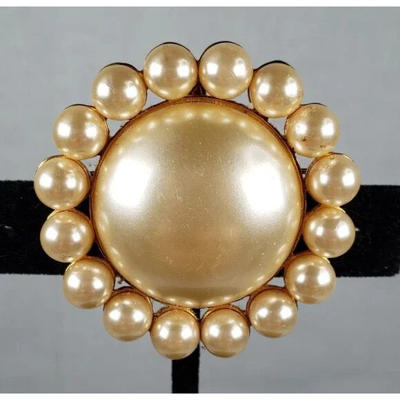 Vintage 1960's Kenneth Jay Lane Faux Pearl Gold Tone Circular Pendant Brooch Pin